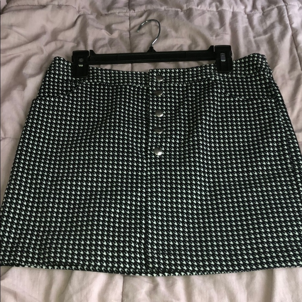 Forever 21 black and white skirt